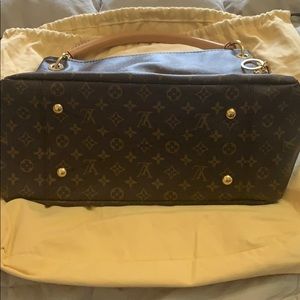 Louis Vuitton Artsy MM 16.1x12.6